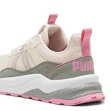 Championes Puma Anzarun 2.0 de diseño deportivo, confeccionados en malla transpirable y materiales sintéticos. Presentan una combinación de colores blanco, rosa claro y detalles en violeta, con entresuela IMEVA para mayor amortiguación y suela de goma resistente.