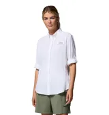 Camisa de manga larga Columbia modelo Tamiami II, color blanco, con cuello clásico, cierre frontal de botones y bolsillo pequeño en el pecho con logo de la marca. Presenta un diseño técnico con aberturas de ventilación, ideal para actividades al aire libre.