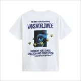 Remera blanca de algodón con logo de Vans bordado en el pecho.