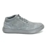 Bota casual de cuero gris de la marca Hitec, modelo Glasgow. Cuenta con diseño de media caña, cordones al frente y suela de goma al tono.