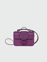 Bandolera Longchamp modelo Box-Trot XS, color morado, con correa fina al hombro y logo circular en el frente.