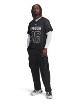 Remera de malla perforada estilo jersey de fútbol americano, color negro con cuello en V y mangas raglán. Presenta estampado frontal con el texto 'ARMOUR' y el número '96'.