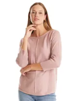 Buzo de tejido fino en color rosado, con cuello redondo, manga tres cuartos con puños acanalados y detalle de pespunte vertical en el centro del frente.