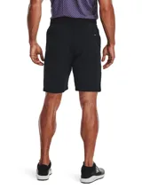 Short Under Armour de golf modelo UA Drive, color negro, de corte recto y frente plano. Confeccionado con tejido elástico con tecnología UA Storm que repele el agua, cintura elástica con agarre interno y cuatro bolsillos.