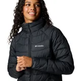 Chaqueta acolchada negra con cierre frontal, cuello alto y bolsillos laterales con cremallera. Cuenta con tecnología termorreflectante y aislamiento sintético para mayor calidez.