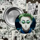 Pin metálico con ilustración de personajes del anime Jujutsu Kaisen.