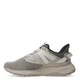 Championes Merrell modelo Dash Bungee, de diseño deportivo en tonos gris y beige. Presentan una parte superior de tejido de punto transpirable, sistema de ajuste con cordones elásticos y suela con relieve para mayor tracción.