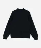 Buzo de punto negro con textura geométrica tipo colmena, cuello alto y mangas largas con puños ajustados.