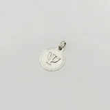 Dije circular de plata 925 con el símbolo de la psicología grabado en el centro y borde texturizado.