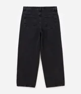 Pantalón de jean negro de corte super baggy, con tiro medio, diseño holgado y bolsillos funcionales.