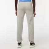 Pantalón de jogging gris con cintura elástica ajustable con cordón.