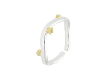 Anillo de plata 925 con diseño ondulado y detalles de pequeñas estrellas con baño de oro.