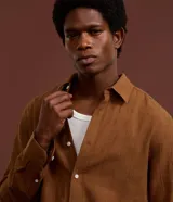 Camisa regular para hombre de la marca Marfinno, confeccionada en mezcla de algodón y lino con diseño texturizado grid, cuello inglés y manga larga.