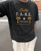 Remera oversize de color beige con estampa frontal en marrón, mangas cortas y cuello redondo.