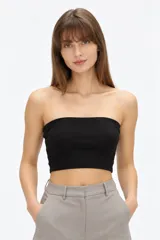 Top strapless de algodón color blanco, con diseño ajustado al cuerpo y textura acanalada.
