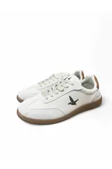 Championes deportivos Santa Barbara modelo Chill Summer, color beige con suela de goma marrón y detalles en marrón en el talón. Presenta el logotipo de un ave bordado en negro en el lateral y cordones beige.