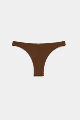 Bombacha de bikini amarilla de tiro bajo, con diseño clásico de cobertura moderada.