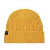 Gorro de lana tejido color mostaza con etiqueta de la marca Rip Curl en el borde.