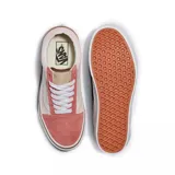 Zapatillas Vans Old Skool Stackform, color rosa pálido con detalles en marrón, rojo y crema. Presentan la clásica banda lateral en cuero color crema y suela de plataforma blanca.