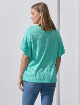 Blusa verde agua de algodón texturado, marca Ruby Rd, de manga corta con terminación amplia.