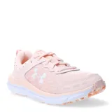 Championes deportivos Under Armour modelo Charged Assert 10, color rosado claro con logo blanco en el lateral. Presentan una parte superior de malla transpirable, entresuela con tecnología Charged Cushioning para mayor amortiguación y suela de goma con diseño moteado.