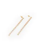 Par de caravanas doradas con strass blanco.