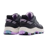 Championes de trekking y trail running Merrell modelo Marble W, con capellada tejida de punto gris, detalles en lila y celeste, entresuela de EVA y suela tricolor de goma.