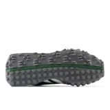 Championes New Balance modelo XC-72, unisex, color blanco con detalles en verde y gris. Capellada de cuero y gamuza, con suela de goma texturizada.