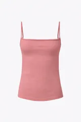 Musculosa de breteles finos con escote recto, confeccionada en tejido suave y elástico que se adapta a la silueta.