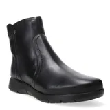 Botas de caña media Bottero modelo Napoli, confeccionadas en cuero negro con acabado liso. Presentan puntera redonda, suela plana de goma y cierre lateral interno para facilitar su colocación.