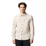 Camisa de manga larga técnica para senderismo, color beige, con cierre frontal de botones a presión, bolsillos en el pecho con cremallera y anilla, y ventilación en la espalda.