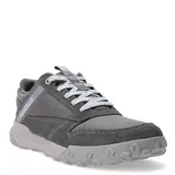 Championes urbanos Caterpillar modelo Hex Ready Low Mesh, color gris, confeccionados en una combinación de gamuza y malla transpirable. Presentan un diseño robusto con suela de goma texturizada y cierre mediante cordones.