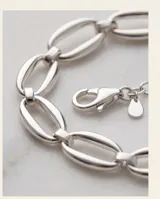 Pulsera de eslabones ovalados de plata 925 con diseño minimalista y acabado pulido.