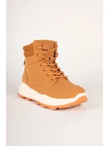 Bota de caña alta estilo trekking color verde militar, con suela blanca gruesa y base de goma marrón.