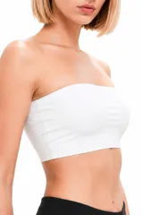 Soutien strapless blanco, de diseño liso y ajuste cómodo.