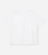 Remera blanca de algodón con cuello redondo y mangas cortas. Presenta pequeños corazones bordados con lentejuelas en el frente.