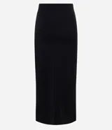 Pollera midi negra de punto roma con tajo frontal y bolsillos laterales.