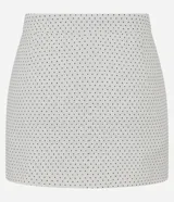 Mini short pollera de bengalina con estampado de lunares, diseño ajustado con cintura estructurada.