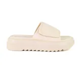 Sandalia casual Korium Irina color beige, con plataforma y tira ancha con velcro.