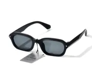 Lentes de sol modelo Dakota con armazón rectangular de acetato y protección UV400.