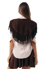 Capita de gamuza ovina color chocolate, forrada en su interior, con doble tira de flecos y detalles en pasamanería de cuero ovina negra.