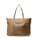 Cartera tipo tote de Las Oreiro, color beige, confeccionada en material sintético con textura granulada. Presenta un bolsillo frontal con cierre metálico, doble asa superior y herrajes plateados. Incluye un pequeño detalle metálico en forma de labios en la parte superior central.