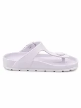 Sandalias de dedo color negro, con tira ajustable con hebilla en el empeine, diseño ergonómico y suela anatómica.