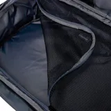 Mochila Caterpillar modelo Voyager Backpack, color azul oscuro con detalles en amarillo y negro. Cuenta con compartimento principal amplio, bolsillo frontal con panel organizador y logo de la marca bordado.