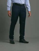 Ambo de vestir para hombre compuesto por saco de dos botones y pantalón de corte recto, en color azul oscuro.