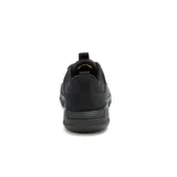 Sneakers Caterpillar modelo Hex Lite Outdoor para hombre, de color negro. Combinan malla y ante de vaca, con cordones elásticos ajustables y suela de EVA ligera.