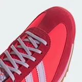 Championes Adidas SL 72 OG W, color rojo con detalles en lila y suela marrón.