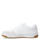 Championes New Balance modelo 480, de diseño clásico y urbano. Presentan una parte superior de cuero blanco con paneles de malla y refuerzos de gamuza en la puntera. Incluyen el logo N característico en los laterales, cierre con cordones y suela de goma color caramelo.