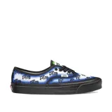 Championes Vans unisex modelo Alva Skates Authentic 44 DX, con estampado de graffitis en tonos azules y blancos, suela negra de goma y forro OrthoLite.