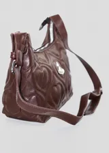 Cartera hobo negra de cuero sintético acolchado con diseño de corazones y logo plateado de Vivienne Westwood al frente.